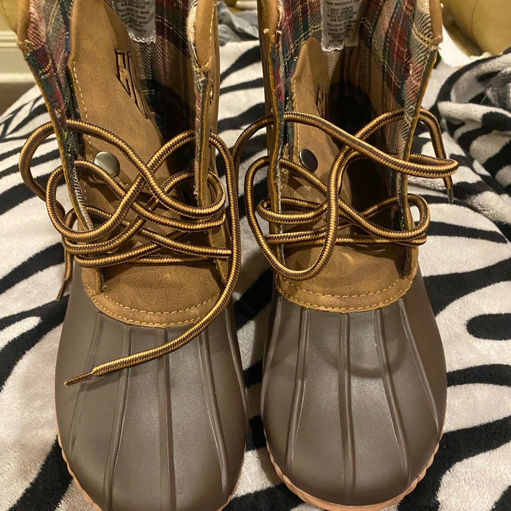 Brown Duck Boot with Plaid Collar - Women's Waterproof Lace-Up Not worn-Size 8
